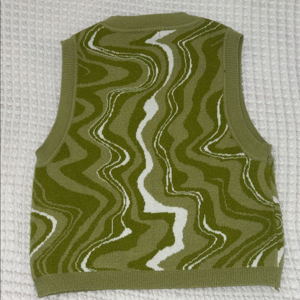 LA HEARTS S Green and White Patterned Knit Top - Picture 2 of 3